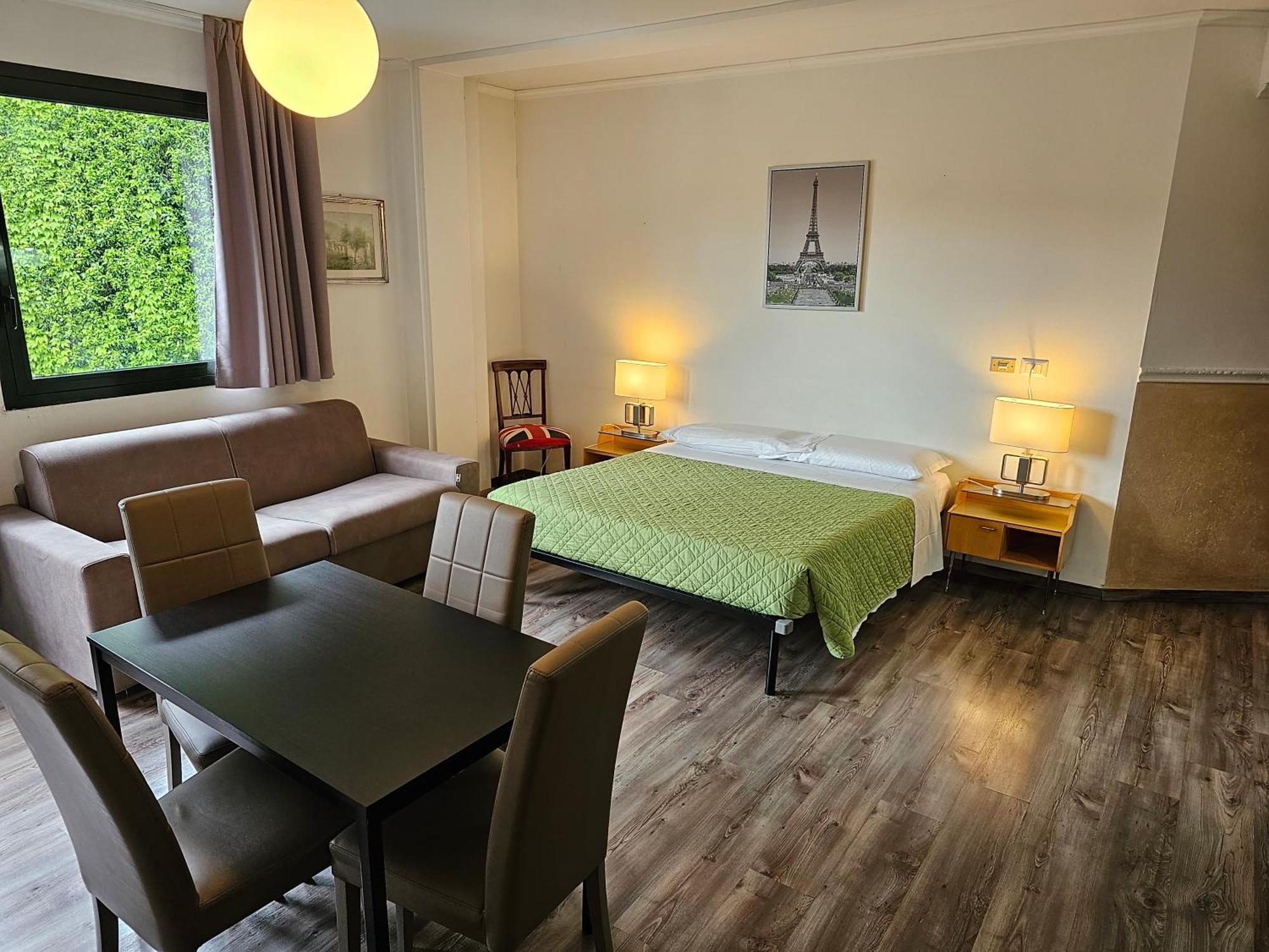 Aparthotel Victoria Royal Garden à Côme Extérieur photo